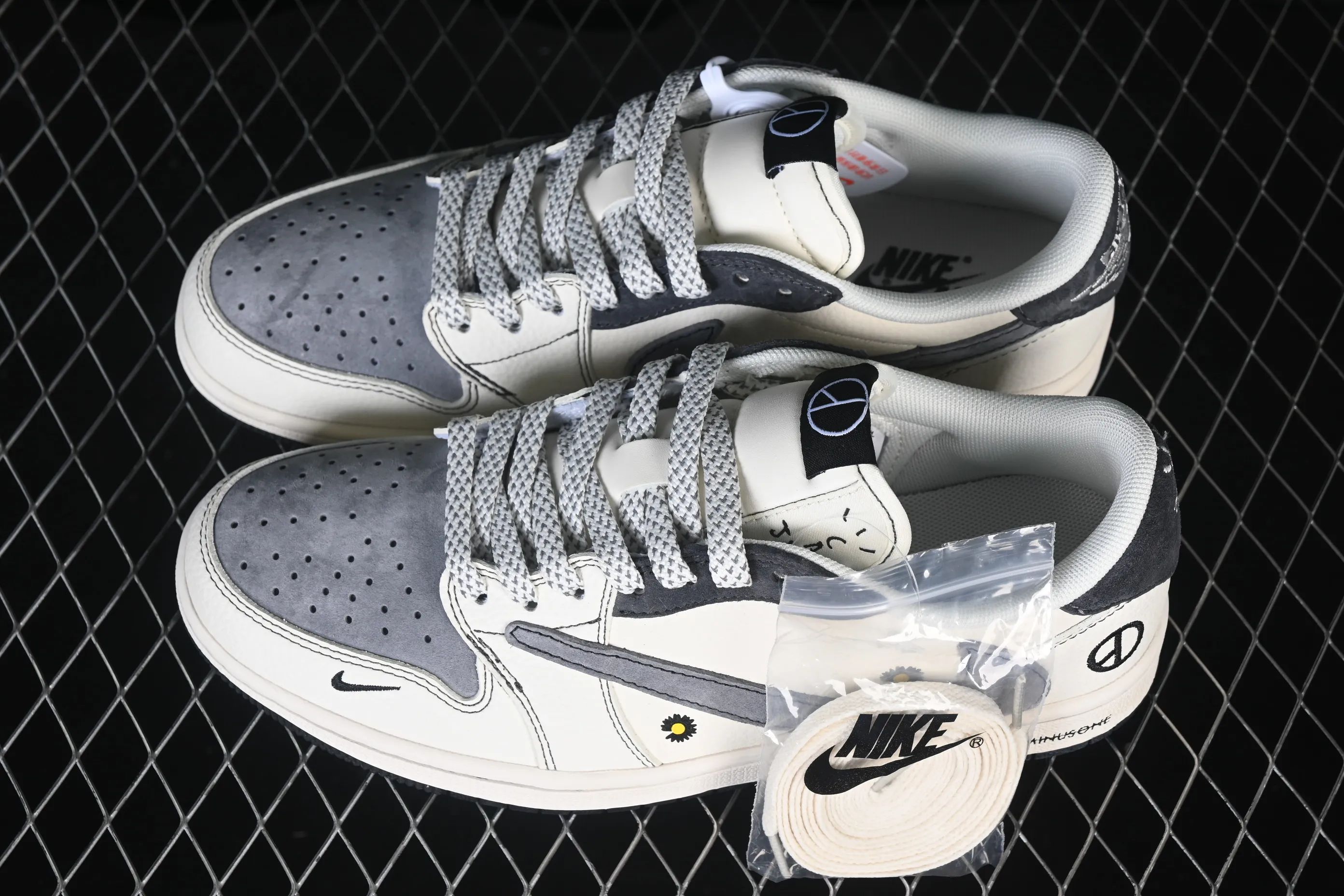 All categories Air Jordan Jordan series basketball shoes Air Jordan 1 Low High-end customized low-top sneakers Travis Scott x Fragment Design x Air Jordan 1 Low OG SP AJ1 Joe 1 G-Dragon co-branded Daisy Beige Black Low-top cultural casual sneakers QW5088-208